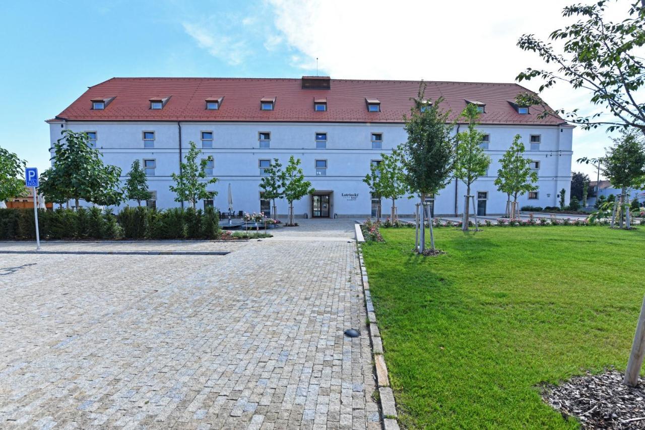 Lotrinsky Hotel Velké Pavlovice Exterior photo